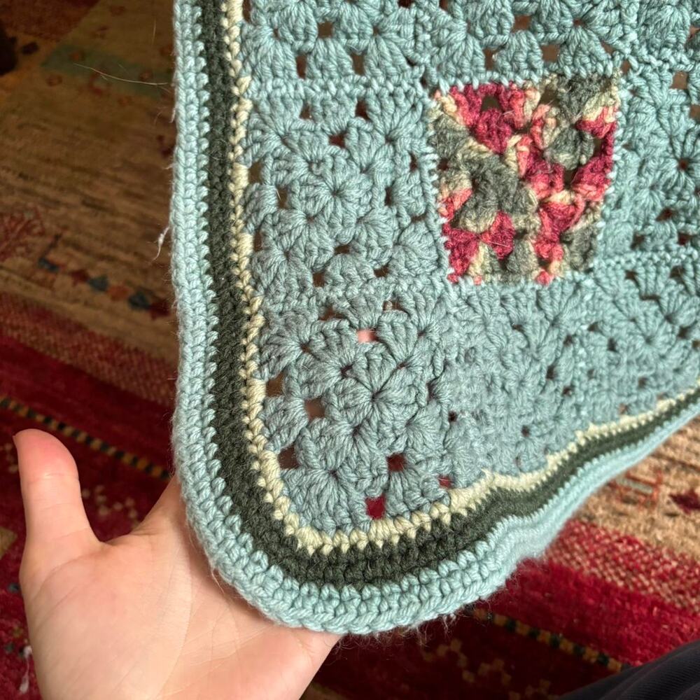 Vintage Handmade Green Patchwork Crochet Caftan Blanket Quilt - Picture 7 of 7